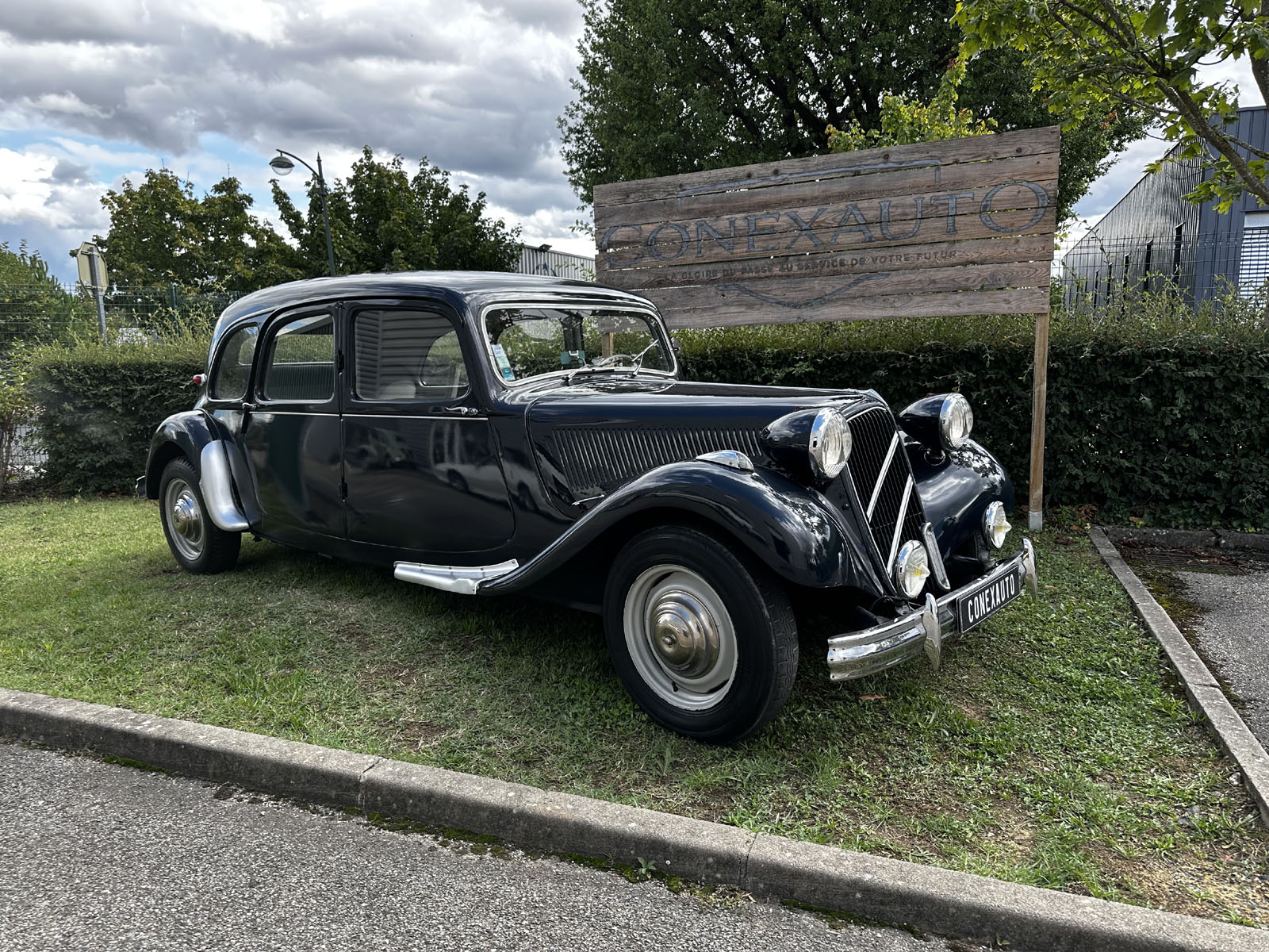 Citroën Traction 11 Familial (8 Places) 1955 — photo 1