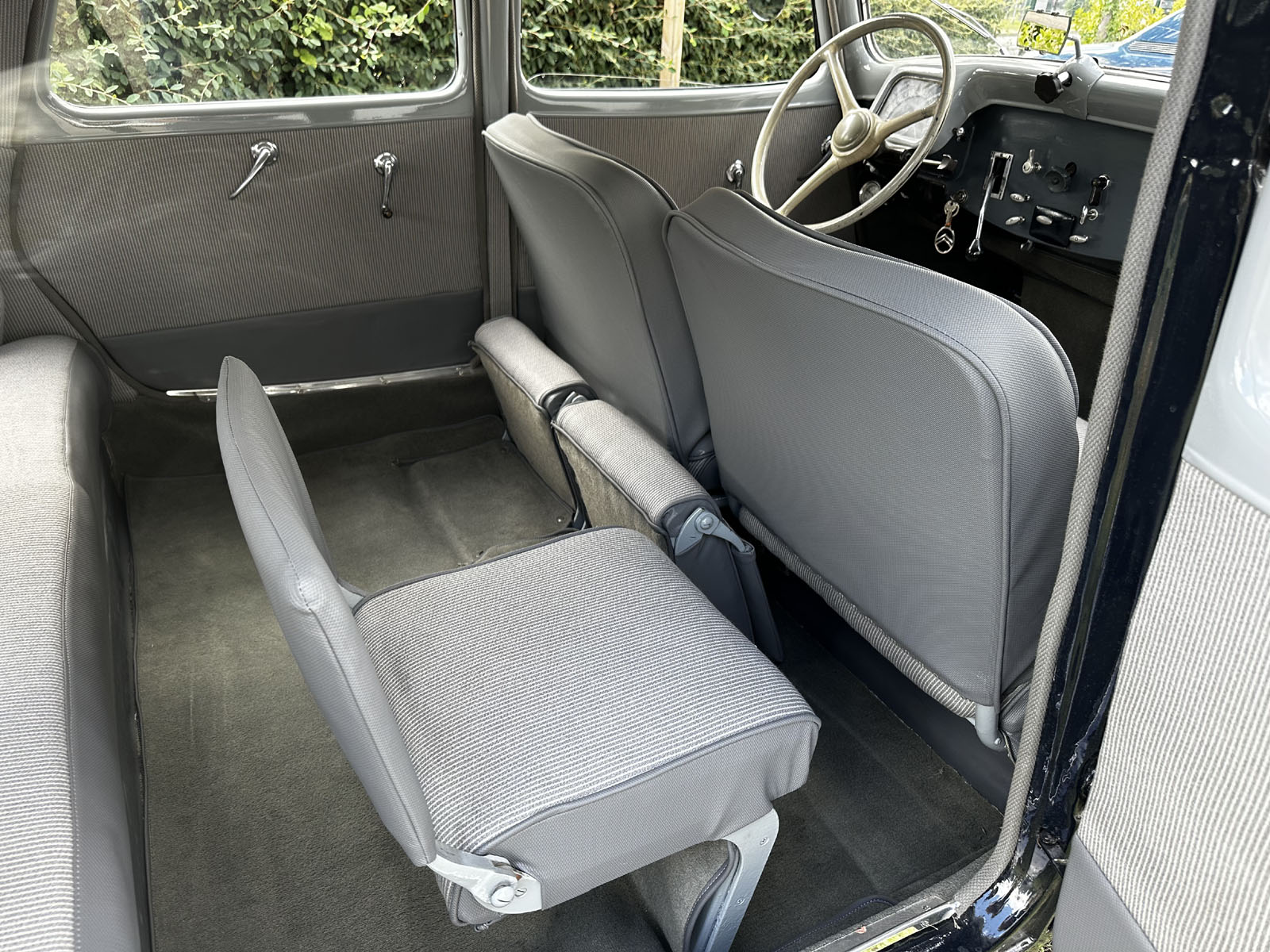 Citroën Traction 11 Familial (8 Places) 1955 — photo 6