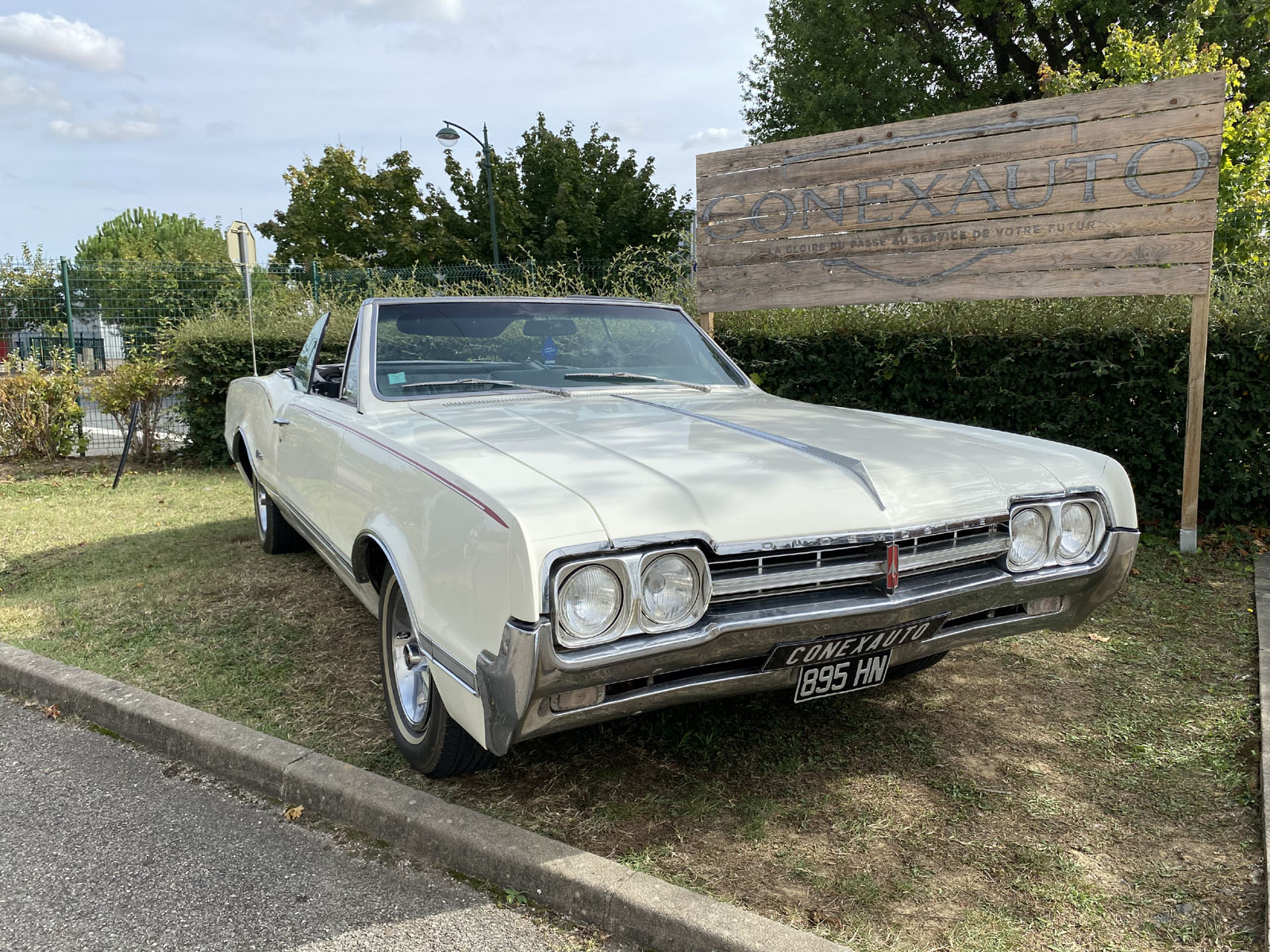 Oldsmobile Cutlass Cabriolet de 1966 — photo 1